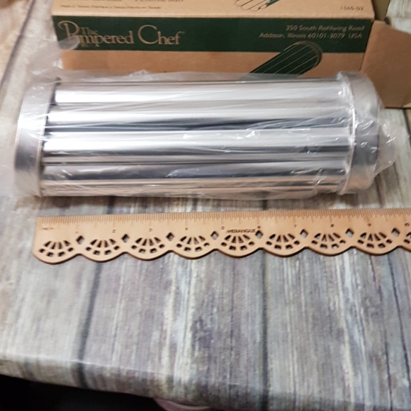 Pampered Chef Scalloped Tube - Picture 4 of 4
